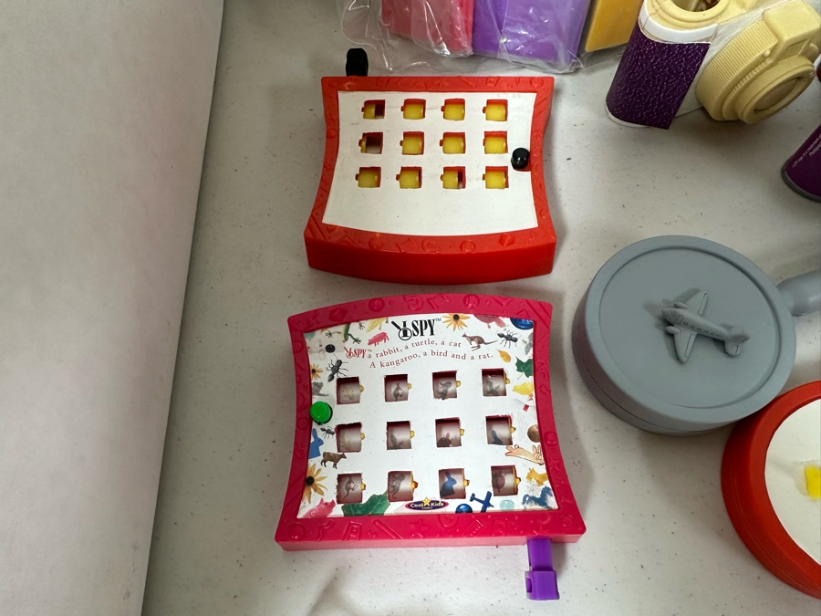 I Spy Carl's Jr. / Hardee's Happy / Kid's Meal Toys Project Box With Prototype Toy Samples Cool Kids Designed By The CDM Company 2004 [Photo 10]