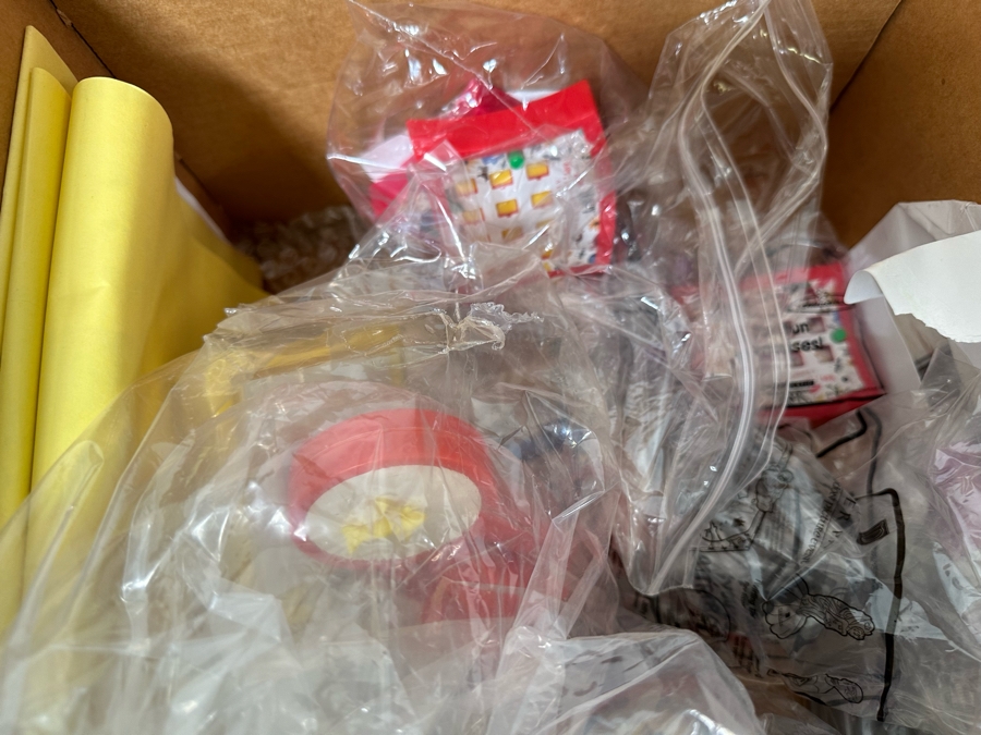 I Spy Carl's Jr. / Hardee's Happy / Kid's Meal Toys Project Box With Prototype Toy Samples Cool Kids Designed By The CDM Company 2004 [Photo 14]