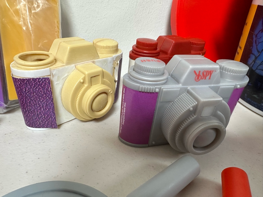 I Spy Carl's Jr. / Hardee's Happy / Kid's Meal Toys Project Box With Prototype Toy Samples Cool Kids Designed By The CDM Company 2004 [Photo 4]