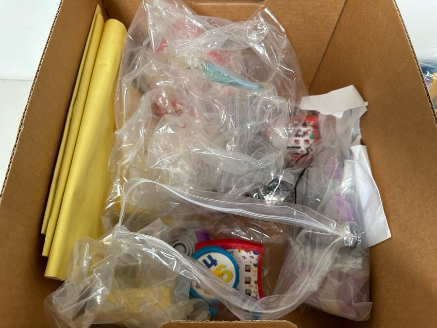 I Spy Carl's Jr. / Hardee's Happy / Kid's Meal Toys Project Box With Prototype Toy Samples Cool Kids Designed By The CDM Company 2004 [Photo 13]
