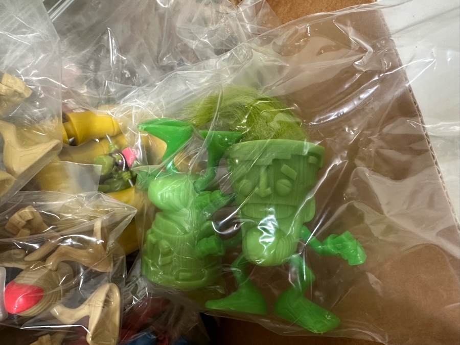 Tikimon Carl's Jr. / Hardee's Happy / Kid's Meal Toys Project Box With Prototype Toy Samples Cool Kids Designed By The CDM Company 2005 [Photo 17]