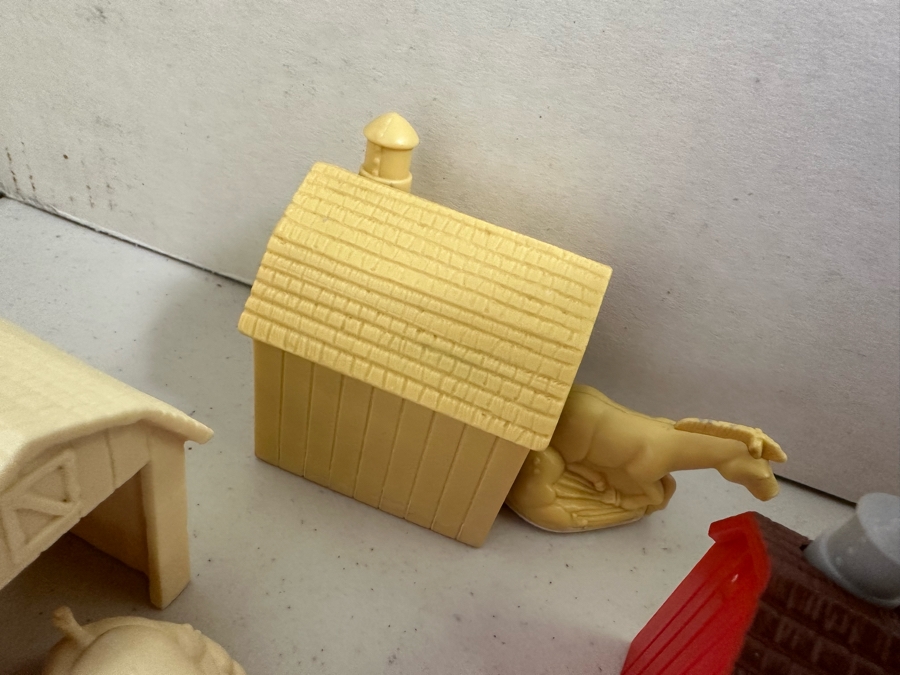 Racing Stripes Movie Carl's Jr. / Hardee's Happy / Kid's Meal Toys Project Box With Prototype Toy Samples Cool Kids Designed By The CDM Company 2005 [Photo 11]