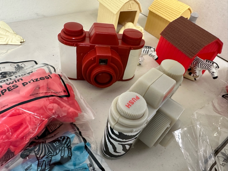 Racing Stripes Movie Carl's Jr. / Hardee's Happy / Kid's Meal Toys Project Box With Prototype Toy Samples Cool Kids Designed By The CDM Company 2005 [Photo 5]