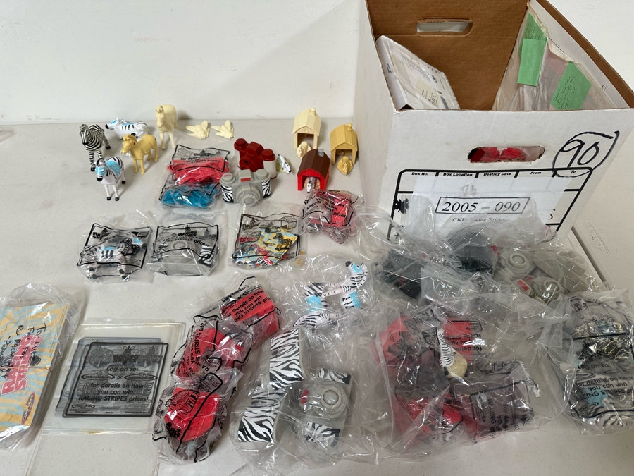 Racing Stripes Movie Carl's Jr. / Hardee's Happy / Kid's Meal Toys Project Box With Prototype Toy Samples Cool Kids Designed By The CDM Company 2005 [Photo 18]