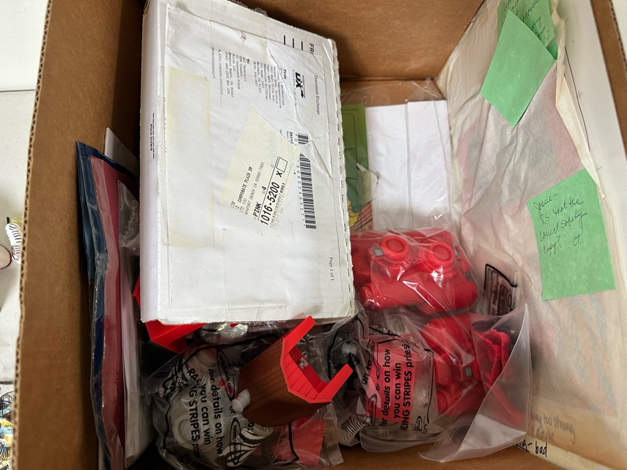 Racing Stripes Movie Carl's Jr. / Hardee's Happy / Kid's Meal Toys Project Box With Prototype Toy Samples Cool Kids Designed By The CDM Company 2005 [Photo 17]