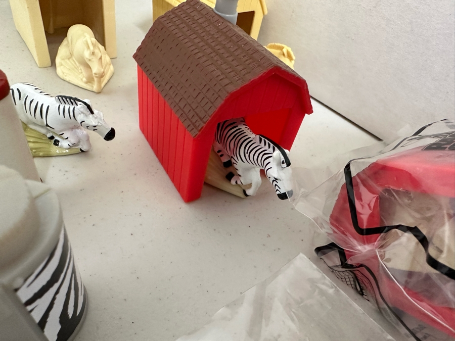 Racing Stripes Movie Carl's Jr. / Hardee's Happy / Kid's Meal Toys Project Box With Prototype Toy Samples Cool Kids Designed By The CDM Company 2005 [Photo 12]