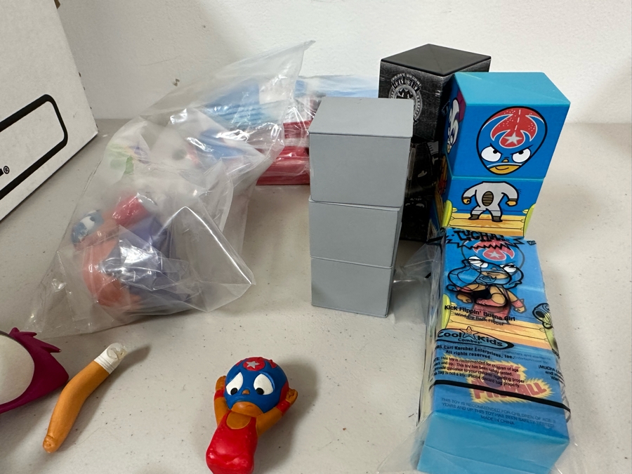Mucha Lucha Animated TV Series Movie Carl's Jr. / Hardee's Happy / Kid's Meal Toys Project Box With Prototype Toy Samples Cool Kids Designed By The CDM Company 2006 [Photo 6]