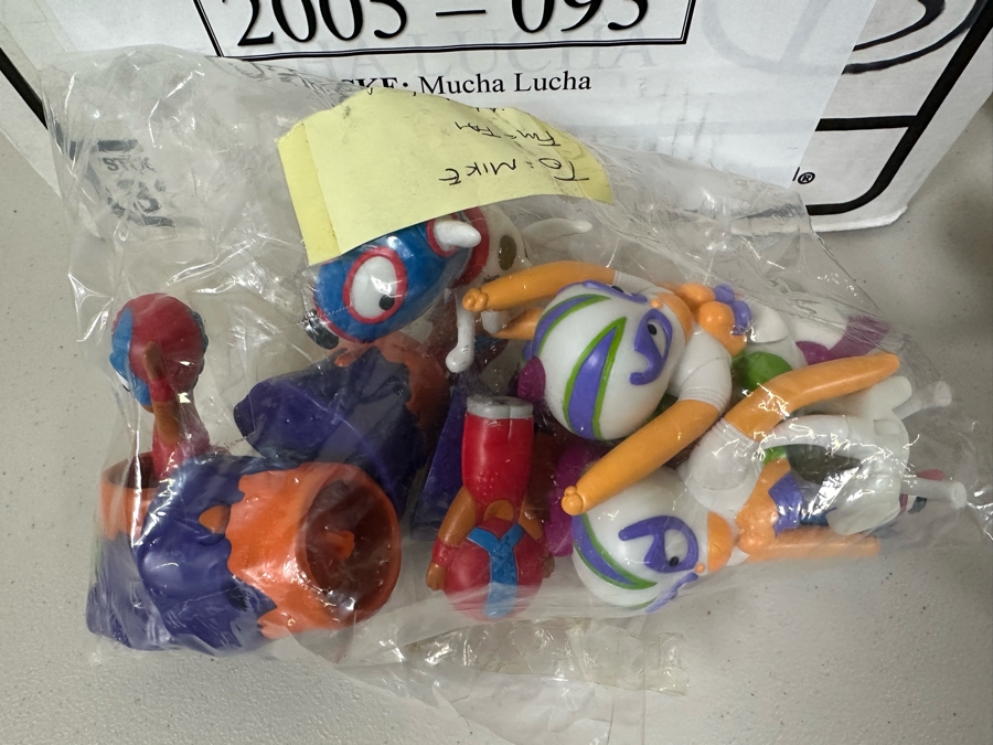 Mucha Lucha Animated TV Series Movie Carl's Jr. / Hardee's Happy / Kid's Meal Toys Project Box With Prototype Toy Samples Cool Kids Designed By The CDM Company 2006 [Photo 14]