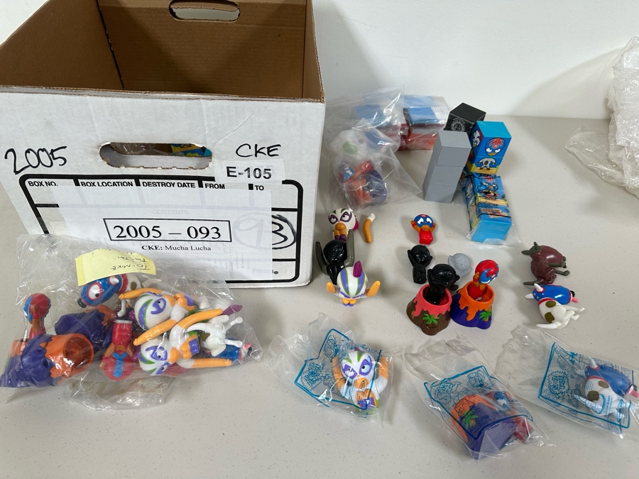 Mucha Lucha Animated TV Series Movie Carl's Jr. / Hardee's Happy / Kid's Meal Toys Project Box With Prototype Toy Samples Cool Kids Designed By The CDM Company 2006 [Photo 17]
