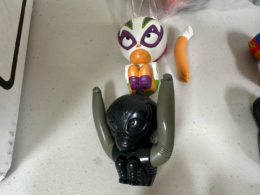 Mucha Lucha Animated TV Series Movie Carl's Jr. / Hardee's Happy / Kid's Meal Toys Project Box With Prototype Toy Samples Cool Kids Designed By The CDM Company 2006 [Photo 2]