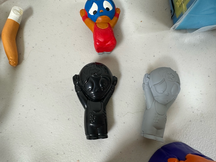 Mucha Lucha Animated TV Series Movie Carl's Jr. / Hardee's Happy / Kid's Meal Toys Project Box With Prototype Toy Samples Cool Kids Designed By The CDM Company 2006 [Photo 4]