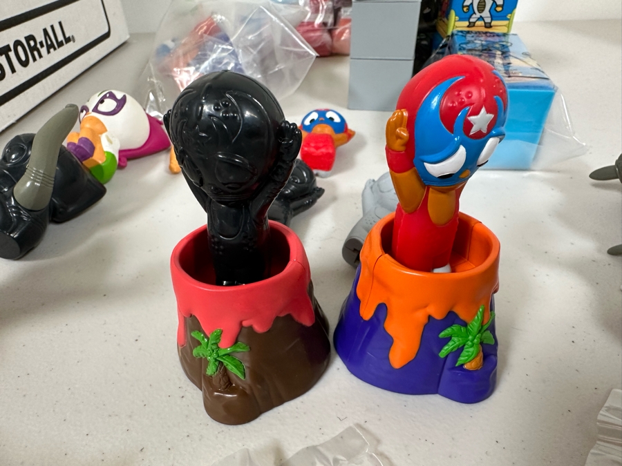 Mucha Lucha Animated TV Series Movie Carl's Jr. / Hardee's Happy / Kid's Meal Toys Project Box With Prototype Toy Samples Cool Kids Designed By The CDM Company 2006 [Photo 9]