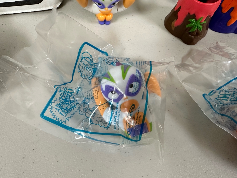 Mucha Lucha Animated TV Series Movie Carl's Jr. / Hardee's Happy / Kid's Meal Toys Project Box With Prototype Toy Samples Cool Kids Designed By The CDM Company 2006 [Photo 7]