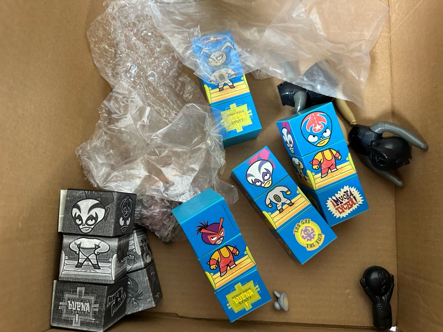 Mucha Lucha Animated TV Series Movie Carl's Jr. / Hardee's Happy / Kid's Meal Toys Project Box With Prototype Toy Samples Cool Kids Designed By The CDM Company 2006 [Photo 12]