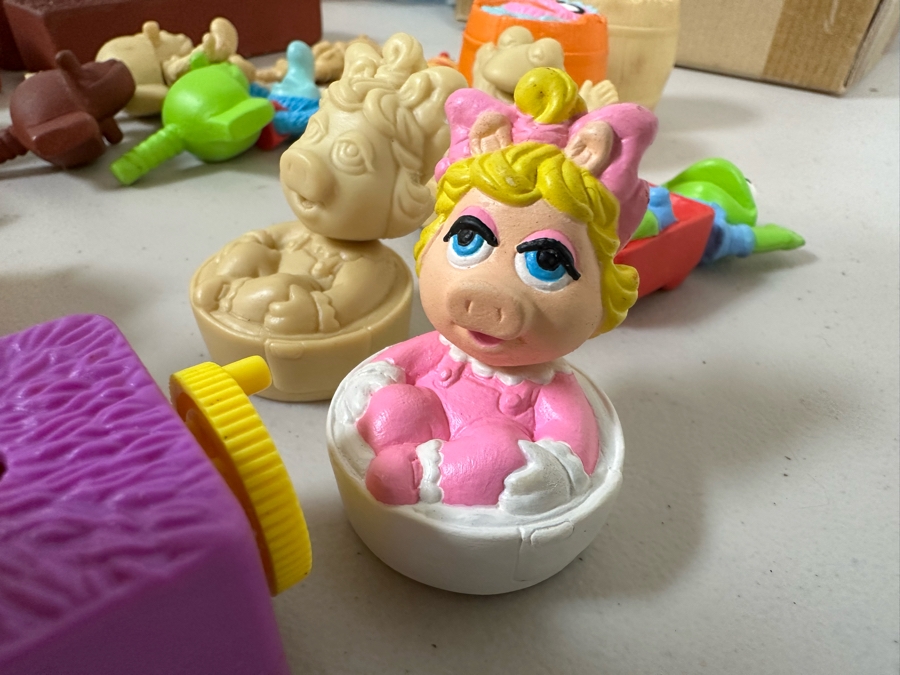 Jim Henson's Muppet Babies TV Series Dairy Queen Happy / Kid's Meal Toys Project Box With Prototype Toy Samples Designed By The CDM Company 1998 [Photo 2]