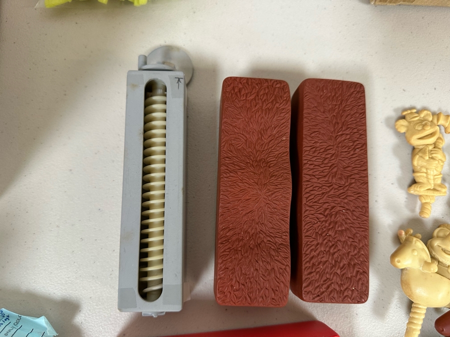 Jim Henson's Muppet Babies TV Series Dairy Queen Happy / Kid's Meal Toys Project Box With Prototype Toy Samples Designed By The CDM Company 1998 [Photo 16]