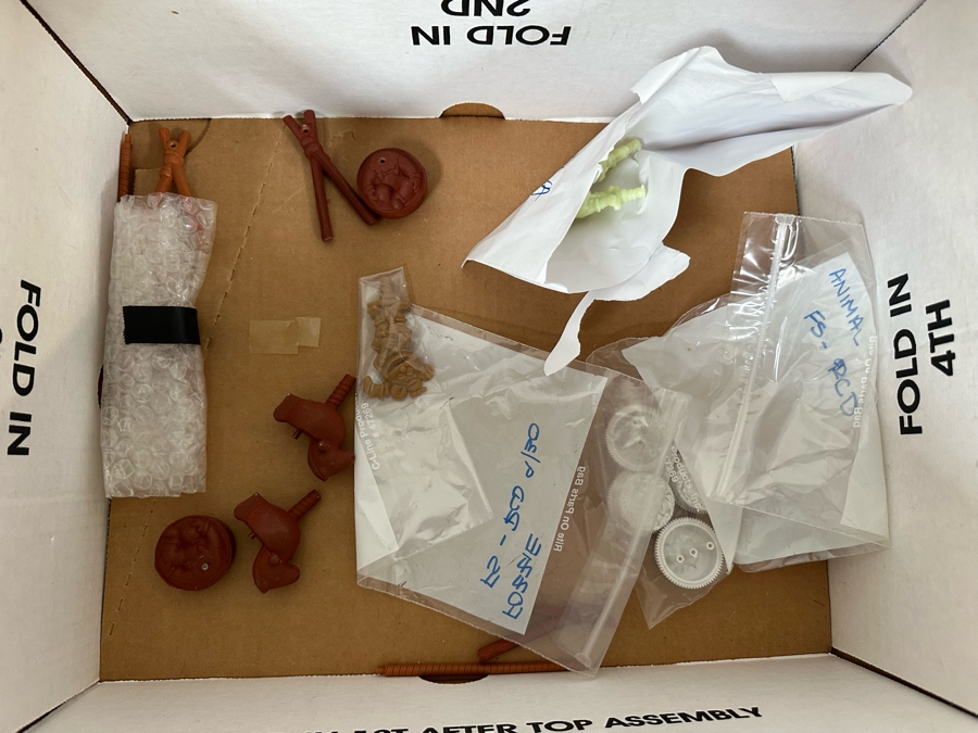 Jim Henson's Muppet Babies TV Series Dairy Queen Happy / Kid's Meal Toys Project Box With Prototype Toy Samples Designed By The CDM Company 1998 [Photo 24]