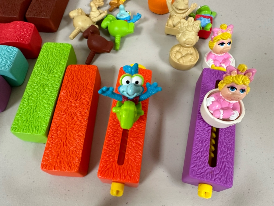 Jim Henson's Muppet Babies TV Series Dairy Queen Happy / Kid's Meal Toys Project Box With Prototype Toy Samples Designed By The CDM Company 1998 [Photo 14]