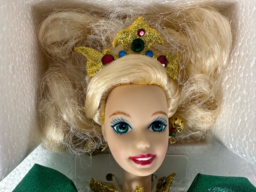 Mattel 1995 Limited Edition Holiday Jewel Porcelain Barbie And 1995 Special Edition Happy Holidays Barbie In Original Boxes [Photo 11]