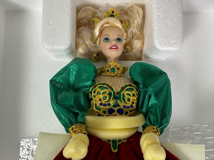 Mattel 1995 Limited Edition Holiday Jewel Porcelain Barbie And 1995 Special Edition Happy Holidays Barbie In Original Boxes [Photo 12]