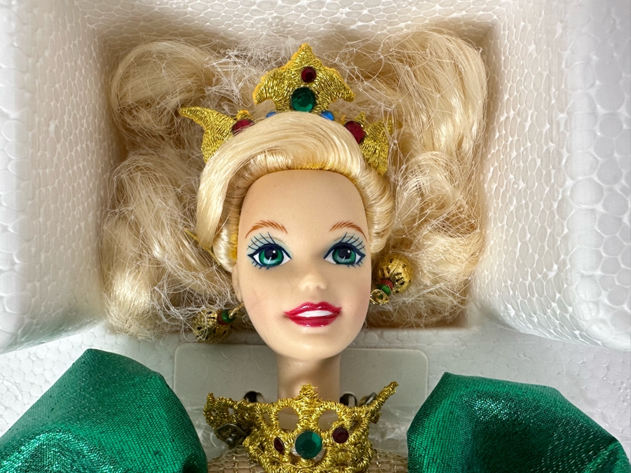 Mattel 1995 Limited Edition Holiday Jewel Porcelain Barbie And 1995 Special Edition Happy Holidays Barbie In Original Boxes [Photo 10]