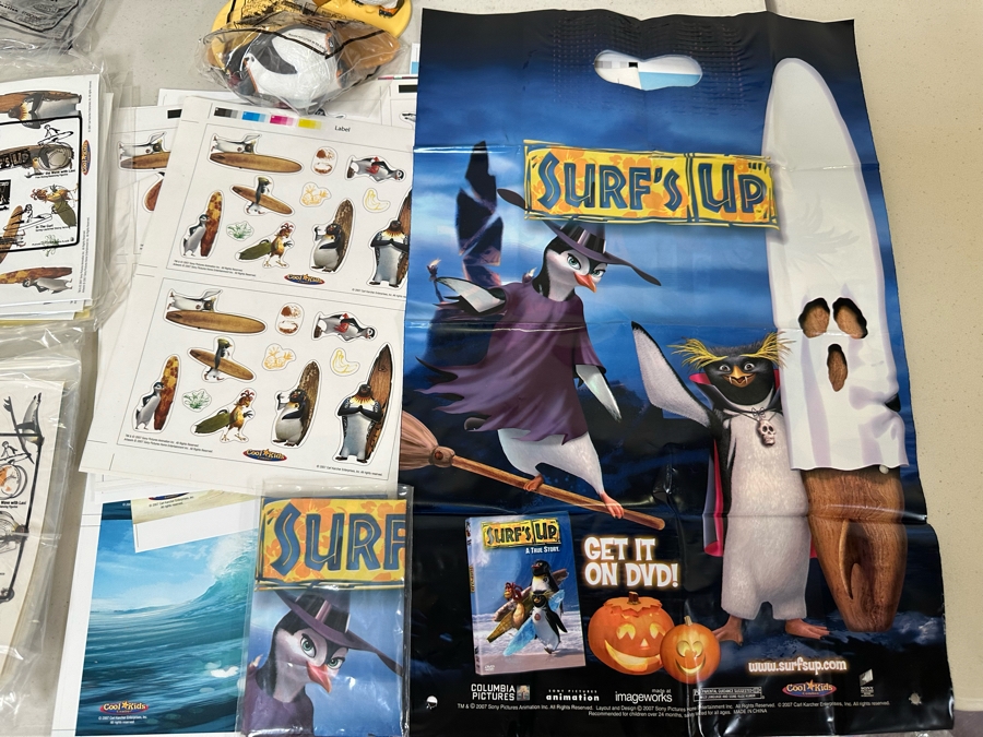 Surf's Up Movie Carl's Jr. / Hardee's Happy / Kid's Meal Toys Project Box With Prototype Toy Samples Cool Kids Designed By The CDM Company 2007 [Photo 8]