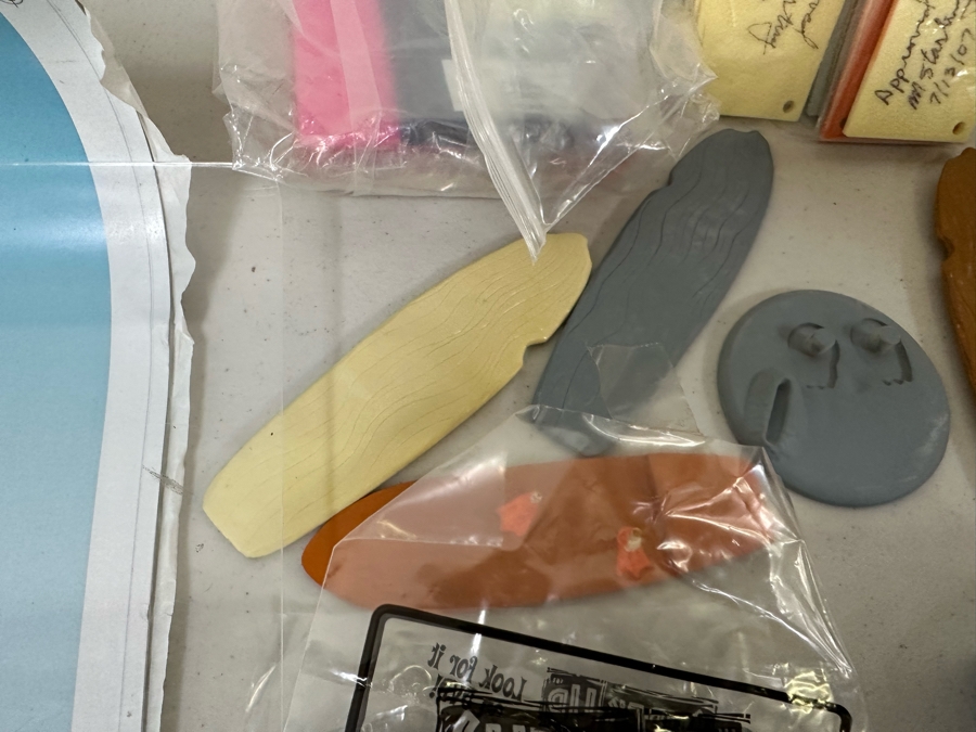 Surf's Up Movie Carl's Jr. / Hardee's Happy / Kid's Meal Toys Project Box With Prototype Toy Samples Cool Kids Designed By The CDM Company 2007 [Photo 11]