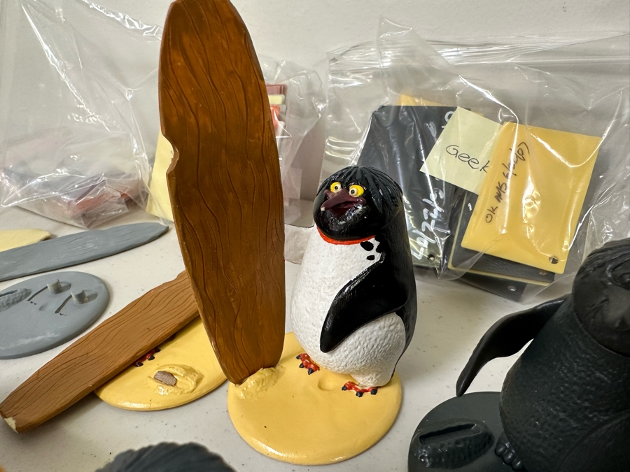 Surf's Up Movie Carl's Jr. / Hardee's Happy / Kid's Meal Toys Project Box With Prototype Toy Samples Cool Kids Designed By The CDM Company 2007 [Photo 4]