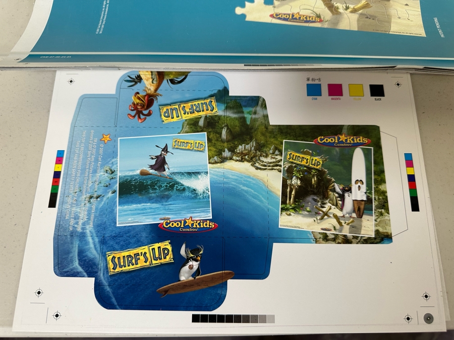 Surf's Up Movie Carl's Jr. / Hardee's Happy / Kid's Meal Toys Project Box With Prototype Toy Samples Cool Kids Designed By The CDM Company 2007 [Photo 16]