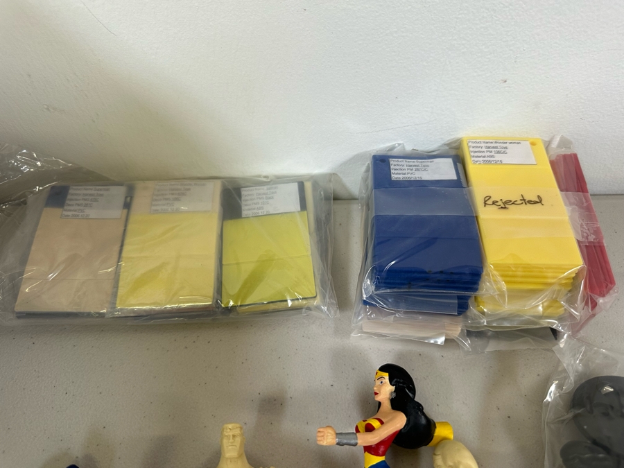 Justice League Unlimited Season Two Superman / Wonder Woman Carl's Jr. / Hardee's Happy / Kid's Meal Toys Project Box With Prototype Toy Samples Cool Kids Designed By The CDM Company 2007 [Photo 12]