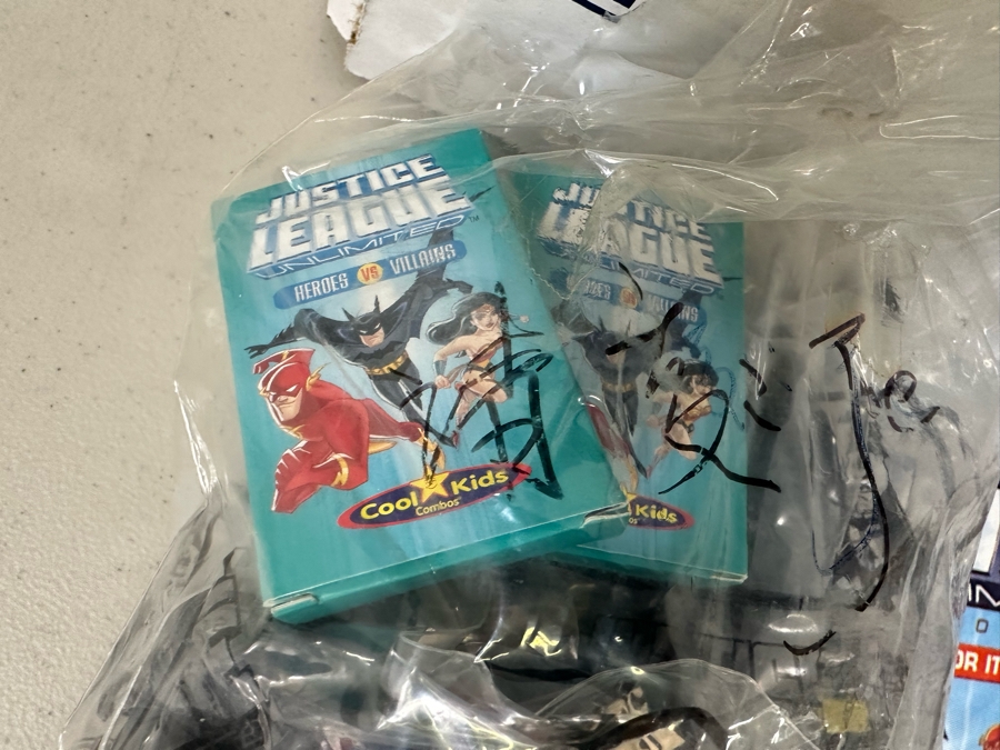 Justice League Unlimited Season Two Superman / Wonder Woman Carl's Jr. / Hardee's Happy / Kid's Meal Toys Project Box With Prototype Toy Samples Cool Kids Designed By The CDM Company 2007 [Photo 19]