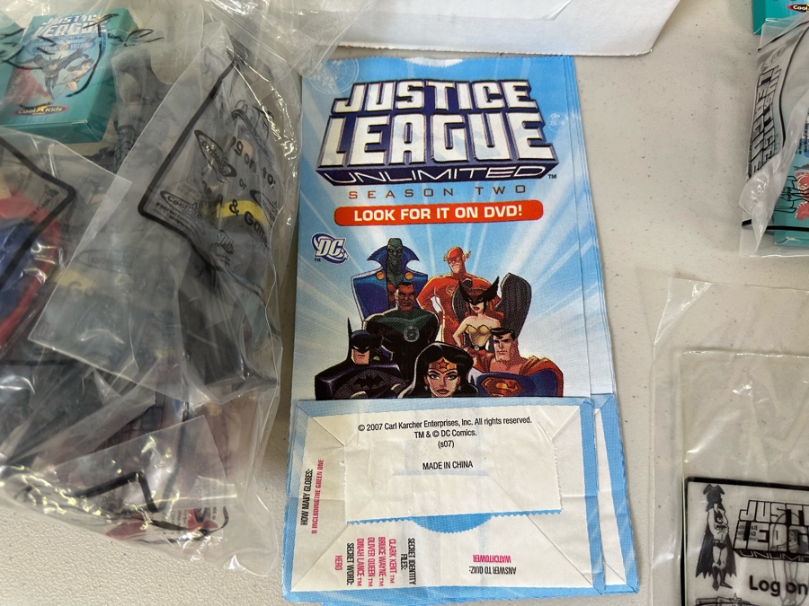 Justice League Unlimited Season Two Superman / Wonder Woman Carl's Jr. / Hardee's Happy / Kid's Meal Toys Project Box With Prototype Toy Samples Cool Kids Designed By The CDM Company 2007 [Photo 14]