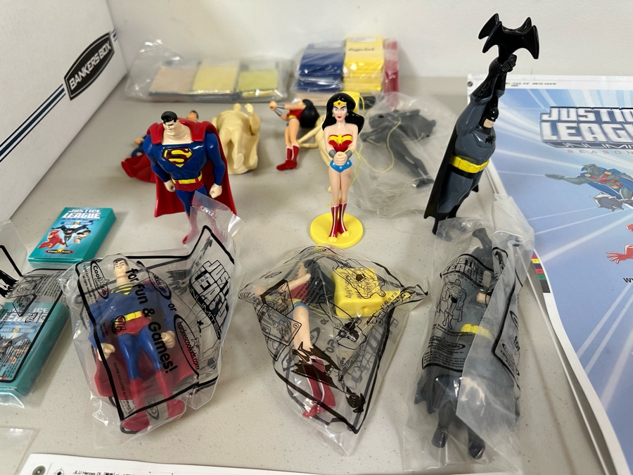 Justice League Unlimited Season Two Superman / Wonder Woman Carl's Jr. / Hardee's Happy / Kid's Meal Toys Project Box With Prototype Toy Samples Cool Kids Designed By The CDM Company 2007 [Photo 5]