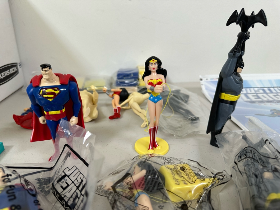 Justice League Unlimited Season Two Superman / Wonder Woman Carl's Jr. / Hardee's Happy / Kid's Meal Toys Project Box With Prototype Toy Samples Cool Kids Designed By The CDM Company 2007 [Photo 6]