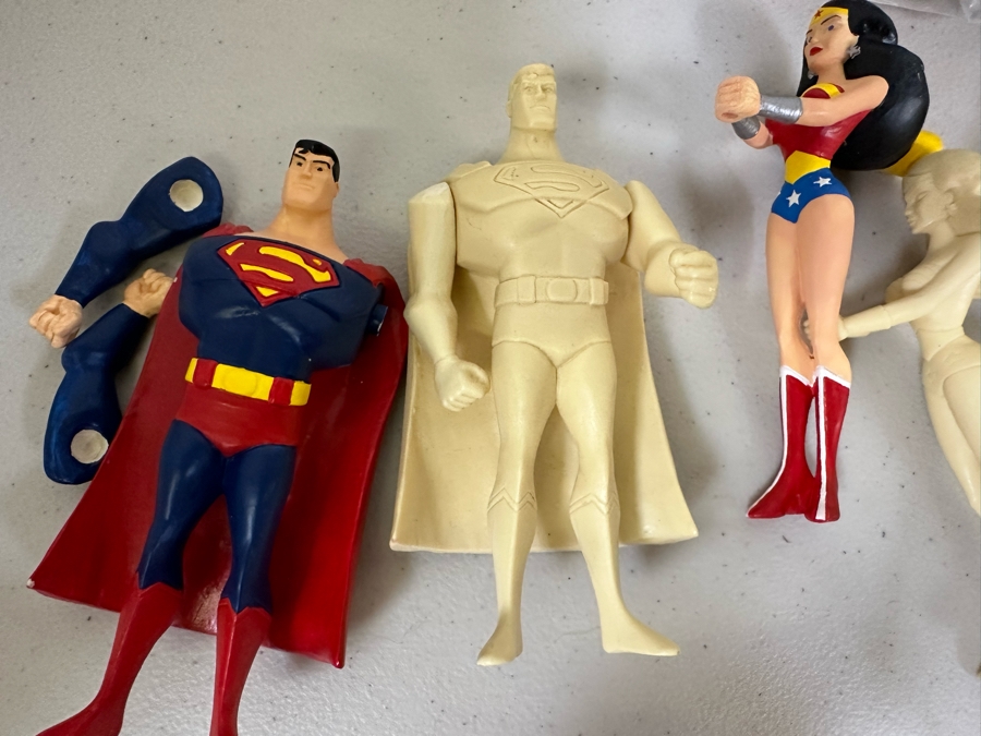 Justice League Unlimited Season Two Superman / Wonder Woman Carl's Jr. / Hardee's Happy / Kid's Meal Toys Project Box With Prototype Toy Samples Cool Kids Designed By The CDM Company 2007 [Photo 3]