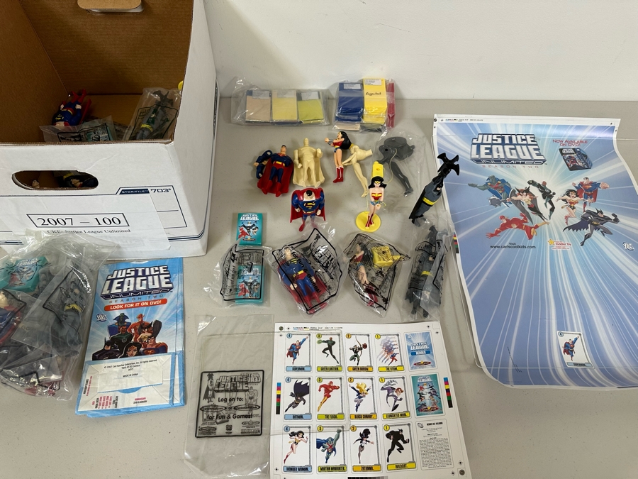 Justice League Unlimited Season Two Superman / Wonder Woman Carl's Jr. / Hardee's Happy / Kid's Meal Toys Project Box With Prototype Toy Samples Cool Kids Designed By The CDM Company 2007 [Photo 20]