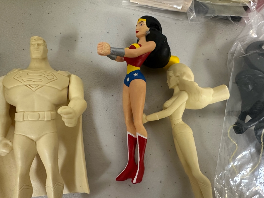 Justice League Unlimited Season Two Superman / Wonder Woman Carl's Jr. / Hardee's Happy / Kid's Meal Toys Project Box With Prototype Toy Samples Cool Kids Designed By The CDM Company 2007 [Photo 8]
