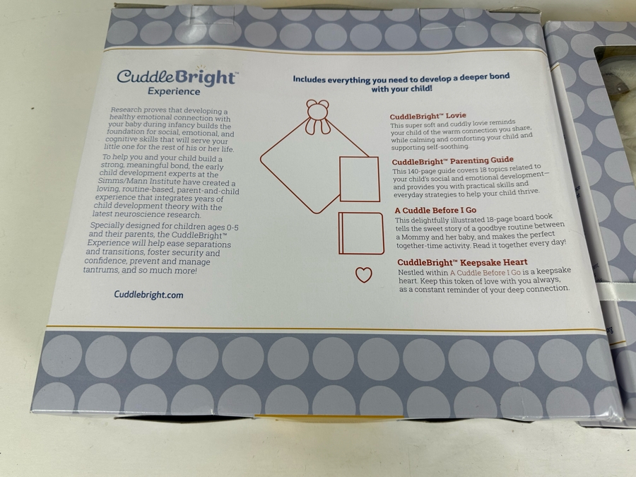 (4) Cuddle Bright Book And Animal Plush Sets [Photo 8]