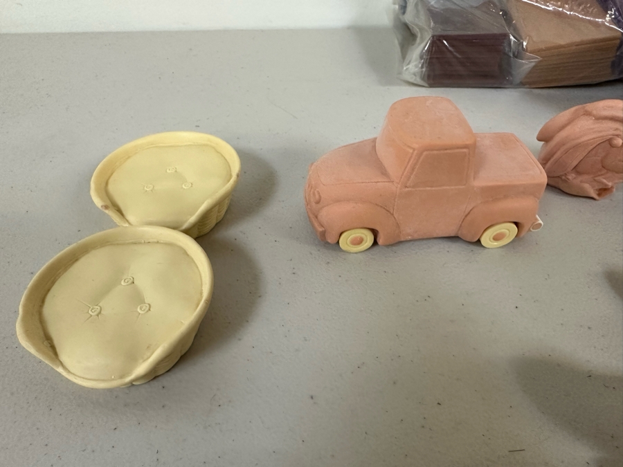 Open Season Movie Carl's Jr. / Hardee's Happy / Kid's Meal Toys Project Box With Prototype Toy Samples Cool Kids Designed By The CDM Company 2007 [Photo 4]