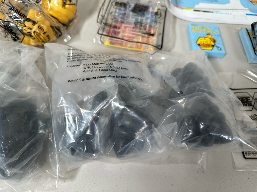 DreamWorks Bee Movie Carl's Jr. / Hardee's Happy / Kid's Meal Toys Project Box With Prototype Toy Samples Cool Kids Designed By The CDM Company 2008 [Photo 10]