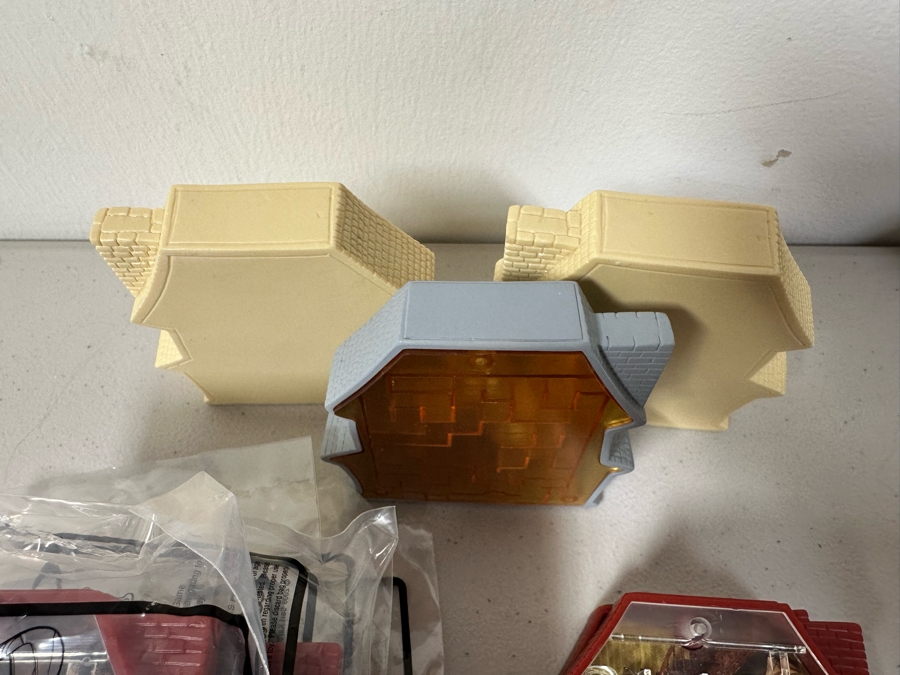 Monster House Movie Carl's Jr. / Hardee's Happy / Kid's Meal Toys Project Box With Prototype Toy Samples Cool Kids Designed By The CDM Company 2006 [Photo 11]