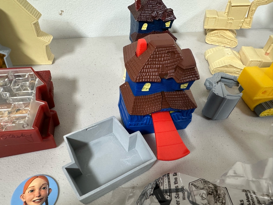 Monster House Movie Carl's Jr. / Hardee's Happy / Kid's Meal Toys Project Box With Prototype Toy Samples Cool Kids Designed By The CDM Company 2006 [Photo 10]