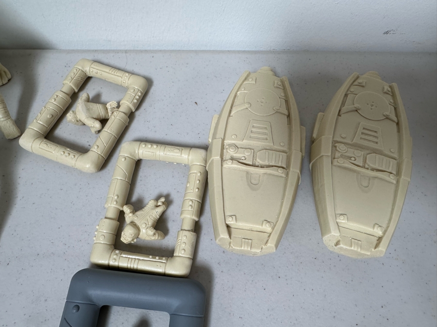 Space Chimps Movie Carl's Jr. / Hardee's Happy / Kid's Meal Toys Project Box With Prototype Toy Samples Cool Kids Designed By The CDM Company 2008 [Photo 12]