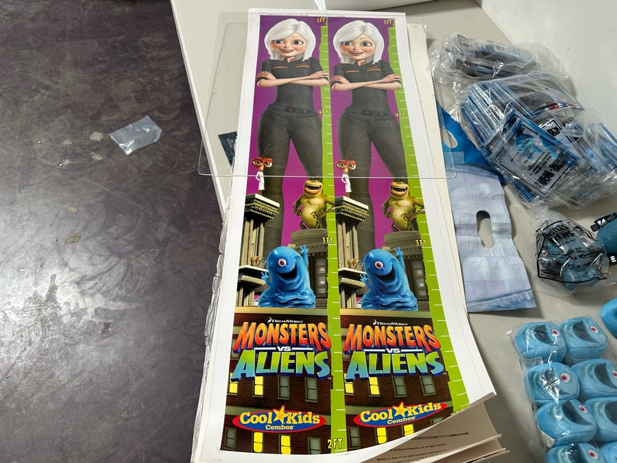 DreamWorks Monsters Vs. Aliens Movie Carl's Jr. / Hardee's Happy / Kid's Meal Toys Project Box With Prototype Toy Samples Cool Kids Designed By The CDM Company 2009 [Photo 7]