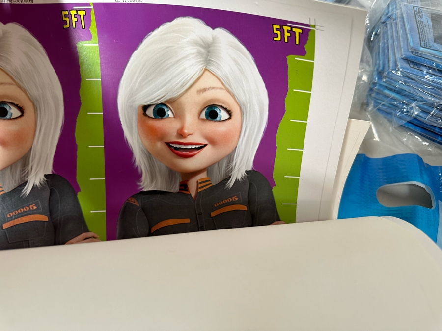 DreamWorks Monsters Vs. Aliens Movie Carl's Jr. / Hardee's Happy / Kid's Meal Toys Project Box With Prototype Toy Samples Cool Kids Designed By The CDM Company 2009 [Photo 12]