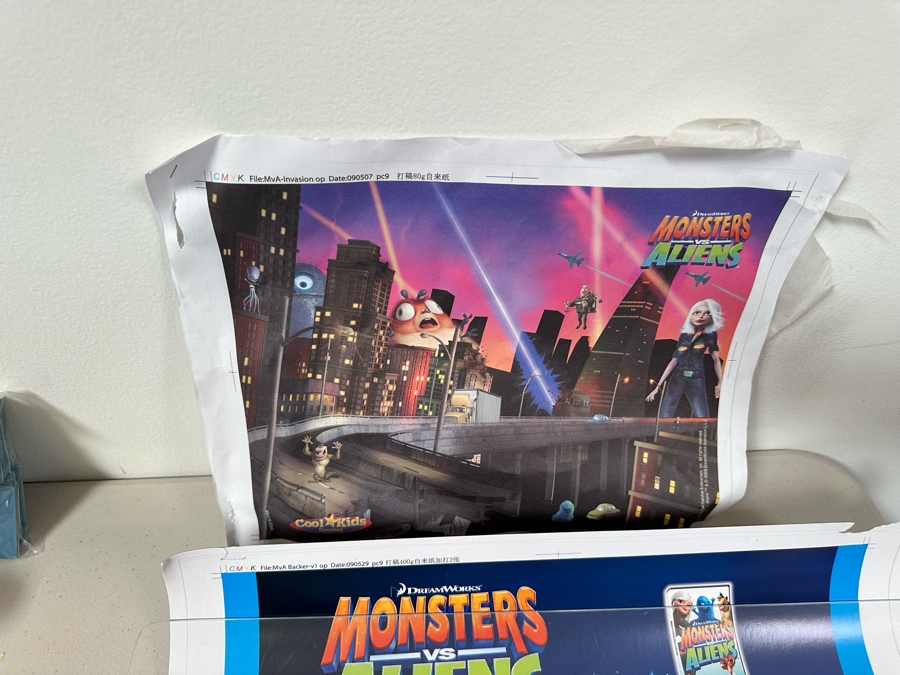 DreamWorks Monsters Vs. Aliens Movie Carl's Jr. / Hardee's Happy / Kid's Meal Toys Project Box With Prototype Toy Samples Cool Kids Designed By The CDM Company 2009 [Photo 4]