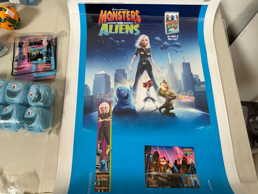 DreamWorks Monsters Vs. Aliens Movie Carl's Jr. / Hardee's Happy / Kid's Meal Toys Project Box With Prototype Toy Samples Cool Kids Designed By The CDM Company 2009 [Photo 9]