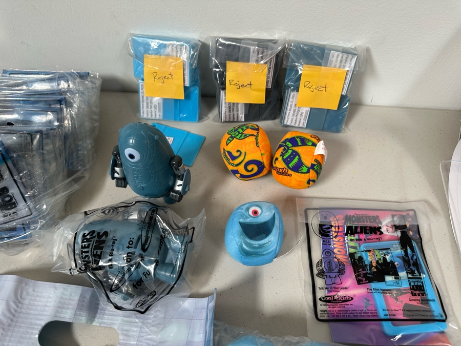 DreamWorks Monsters Vs. Aliens Movie Carl's Jr. / Hardee's Happy / Kid's Meal Toys Project Box With Prototype Toy Samples Cool Kids Designed By The CDM Company 2009 [Photo 5]