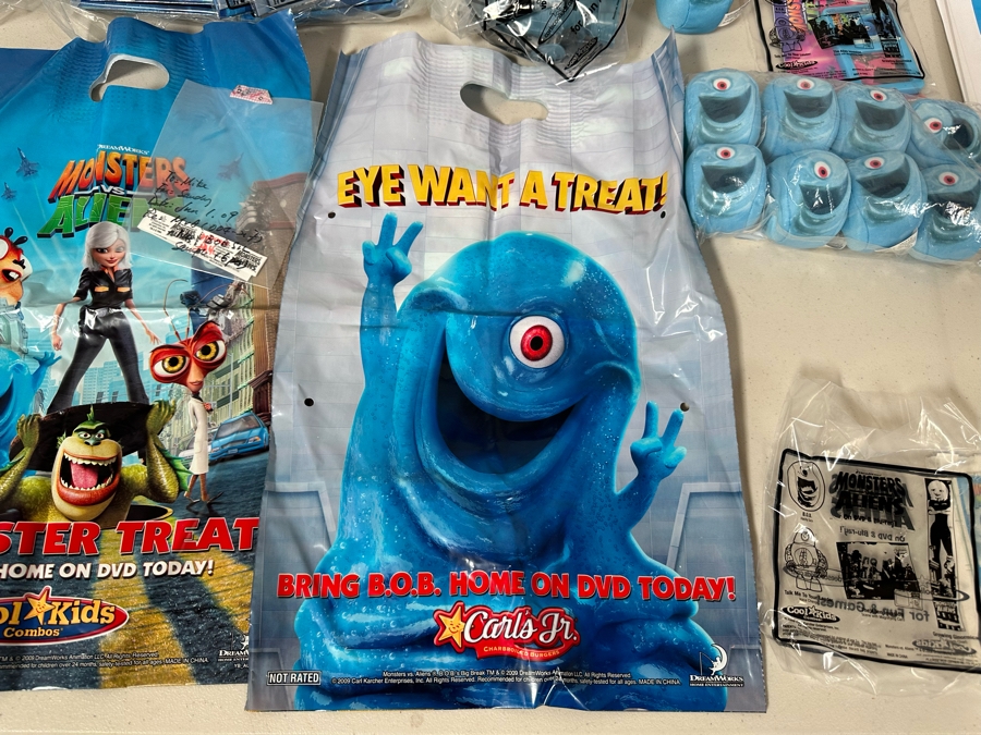 DreamWorks Monsters Vs. Aliens Movie Carl's Jr. / Hardee's Happy / Kid's Meal Toys Project Box With Prototype Toy Samples Cool Kids Designed By The CDM Company 2009 [Photo 8]