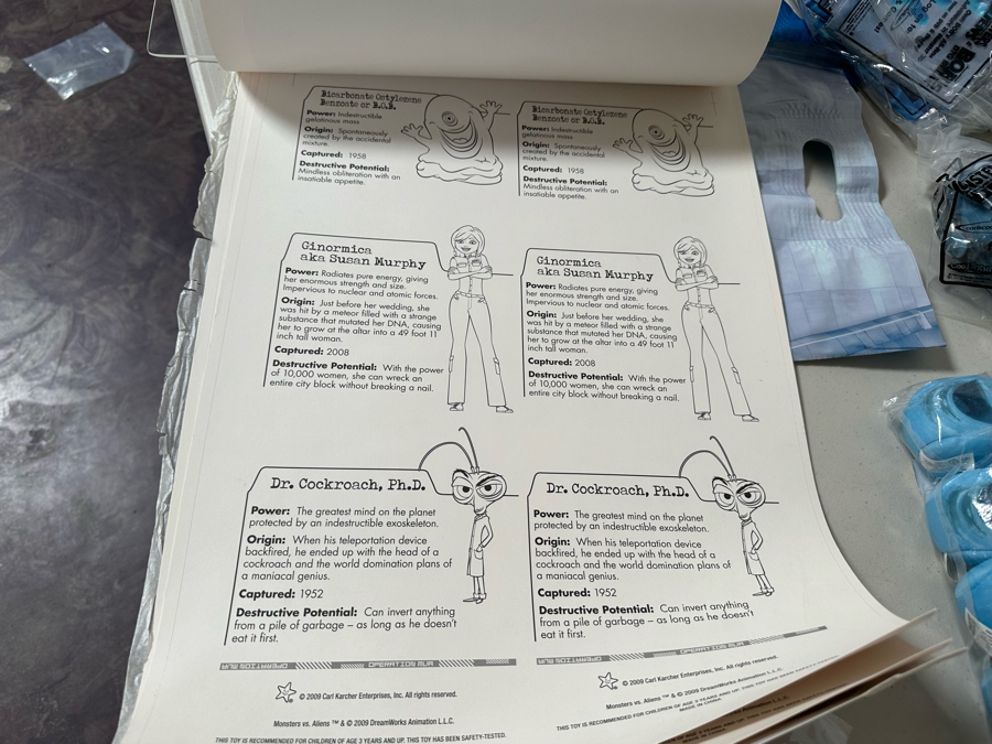 DreamWorks Monsters Vs. Aliens Movie Carl's Jr. / Hardee's Happy / Kid's Meal Toys Project Box With Prototype Toy Samples Cool Kids Designed By The CDM Company 2009 [Photo 13]